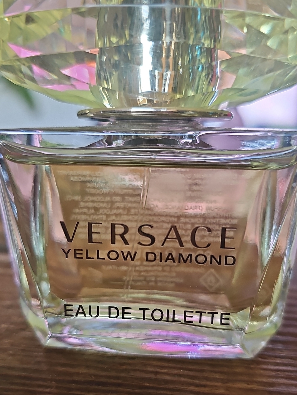 Versace Yellow Diamond — Pale Yellow Crystal Bottle